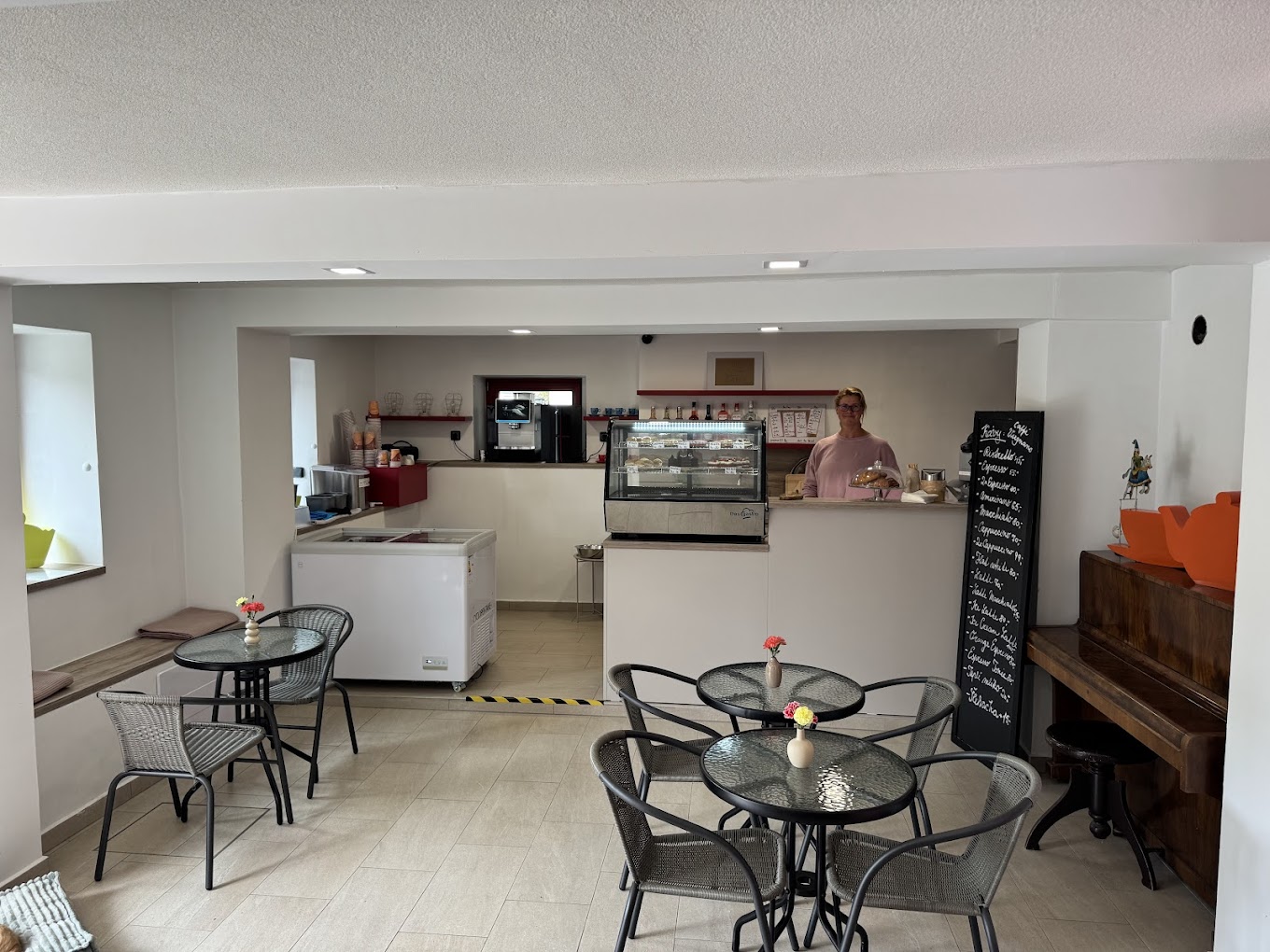 Interiér Moment Cafe